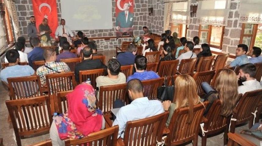 Yabancı &Ouml;ğrencilere Belediyecilik Dersi