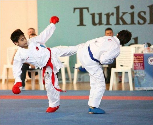 Karate’de Çelikbilek Kardeşler Tutulmuyor