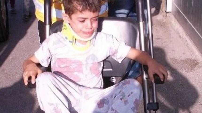 Aksaray&rsquo;da Tır Şarampole Devrildi: 3 Yaralı