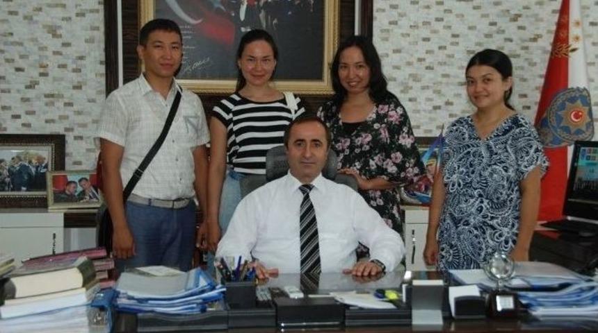 Kazakistan Polis Akademisi &Ouml;ğrencileri İl Emniyet M&uuml;d&uuml;r&uuml; Tonbul&rsquo;u Ziyaret Etti