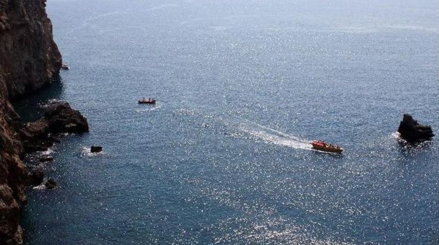 Denize D&uuml;şen K&ouml;pek İ&ccedil;in Alarma Ge&ccedil;ildi