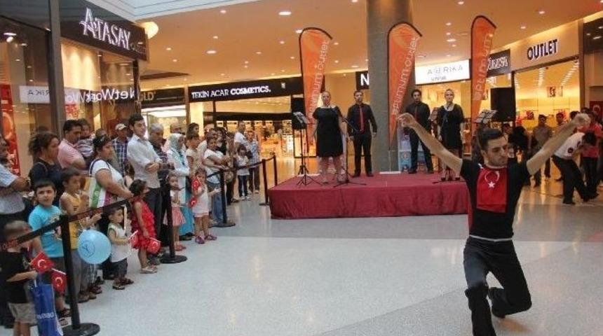 Zafer Bayramı&rsquo;na Optimum&rsquo;da &Ouml;zel Kutlama