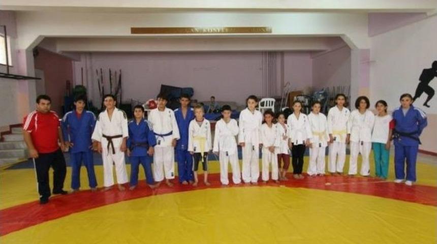 Yaz Spor Okulları Judo Kursu Devam Ediyor
