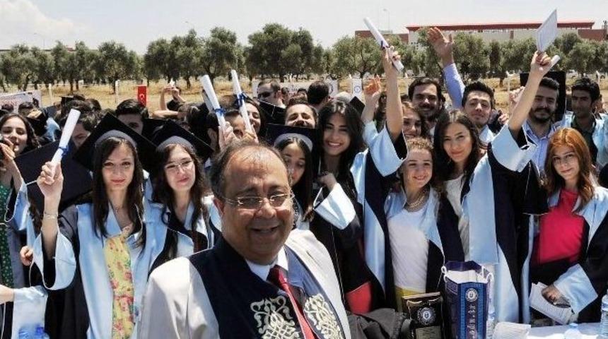 Ad&uuml;, &Uuml;niversite Hayatına Adım Atacak 12 Bin &Ouml;ğrenciyi Kucaklıyor