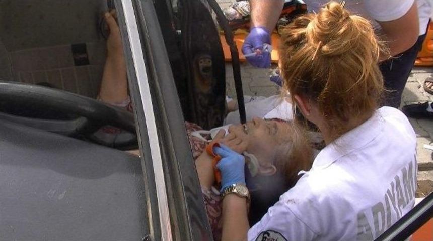 Adıyaman&rsquo;da Otomobiller &Ccedil;arpıştı: 1 &Ouml;l&uuml;, 1 Yaralı