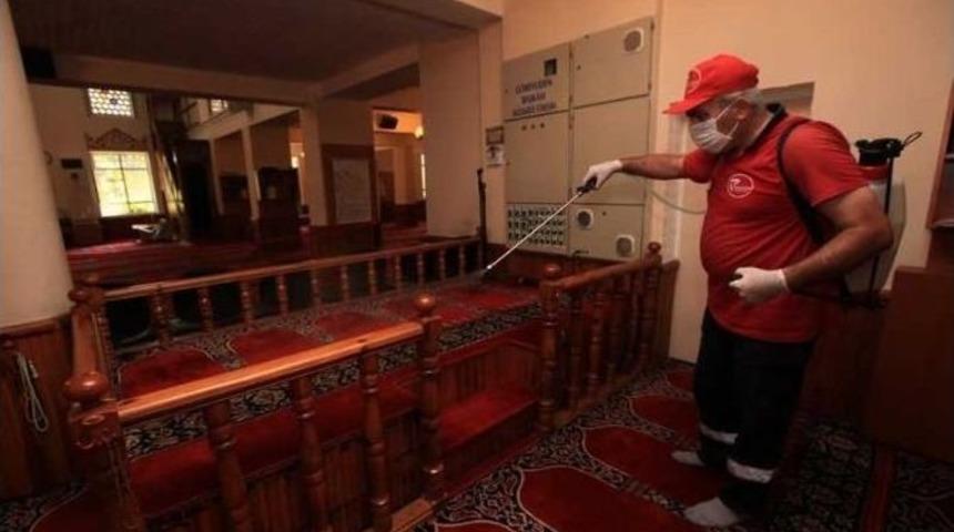 G&uuml;ng&ouml;ren&rsquo;deki İbadethaneler Dezenfekte Ediliyor