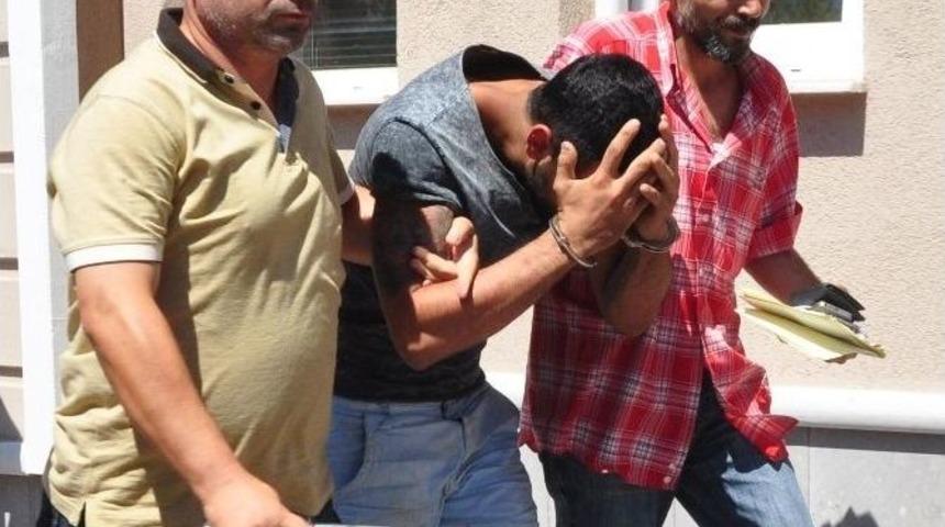 Hırsızlık Zanlısı Emniyete G&uuml;lerek Geldi