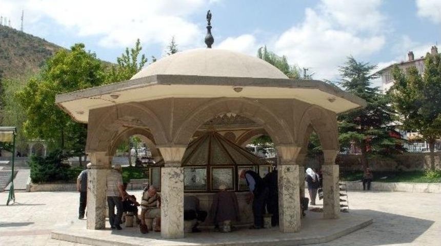 Bu Şadırvanın Ses Akustik Sisteminin Bir Benzeri Daha Yok