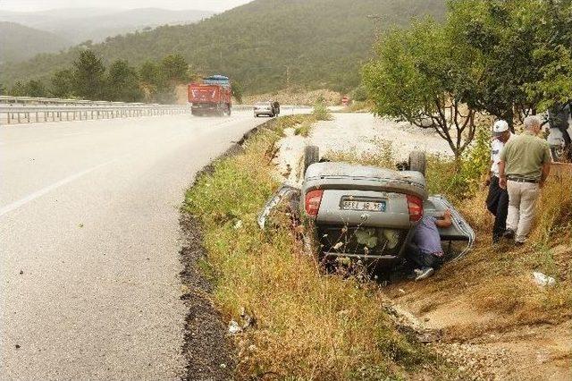 Yoldan Çıkan Otomobil, Takla Attı