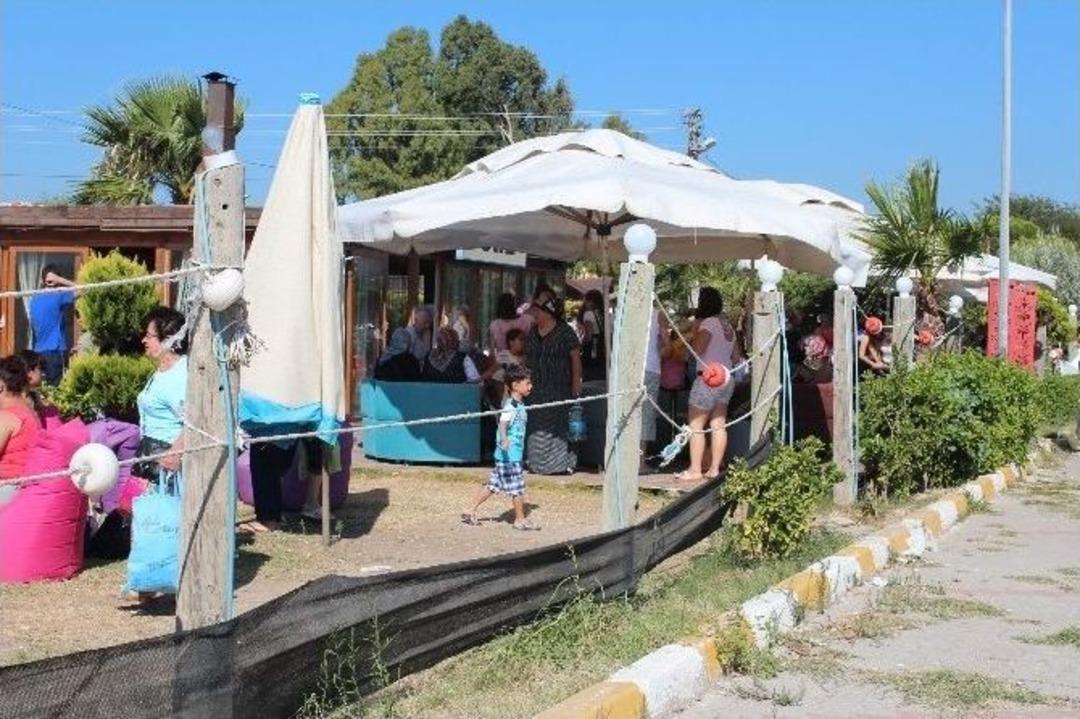 İzmir&rsquo;den Gelen Konuklar Urla&rsquo;da Yıkımı Erteletti