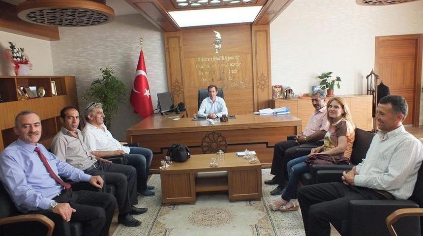 İhtiya&ccedil; Sahiplerine Tekerlekli Sandalye Ve Gelinlik Yardımı