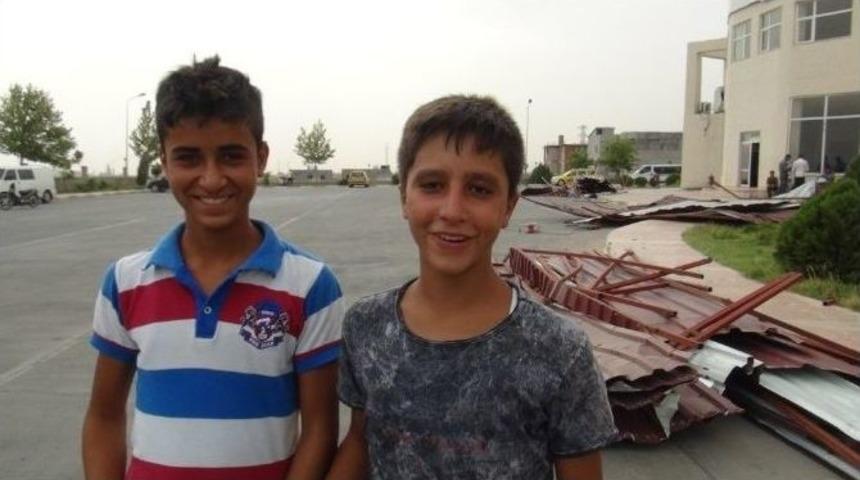 Silopi&rsquo;de Aşırı R&uuml;zgar Nedeniyle Otogar &Ccedil;atısı U&ccedil;tu