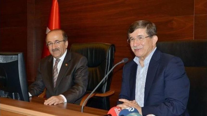 Davutoğlu: "bize D&ouml;nen Herkesin Kimliğine Bakmadan Yardım Etmeyi Tarihi Bir Bor&ccedil; Biliriz"