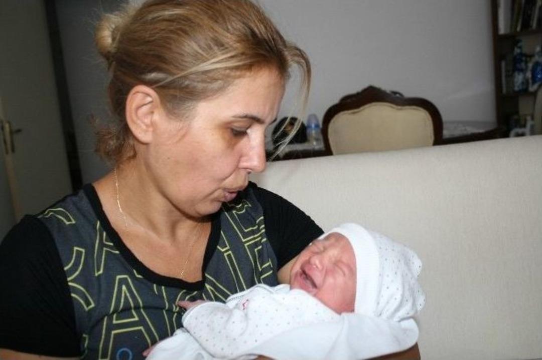 Doğumdan Sonra &Ouml;len Kadının Ailesi Hukuk Savaşı Başlattı