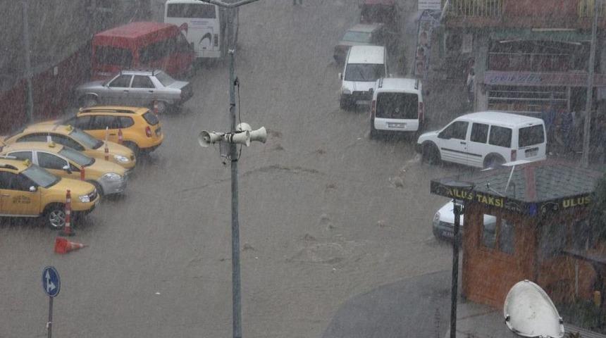 Rize'de Şiddetli Yağış