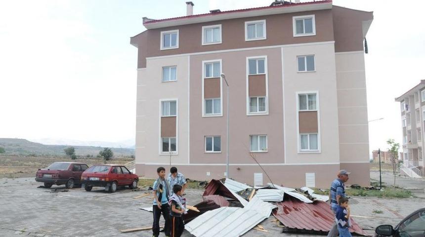 Kayseri'de Sağanak Ve Şiddetli R&uuml;zgar