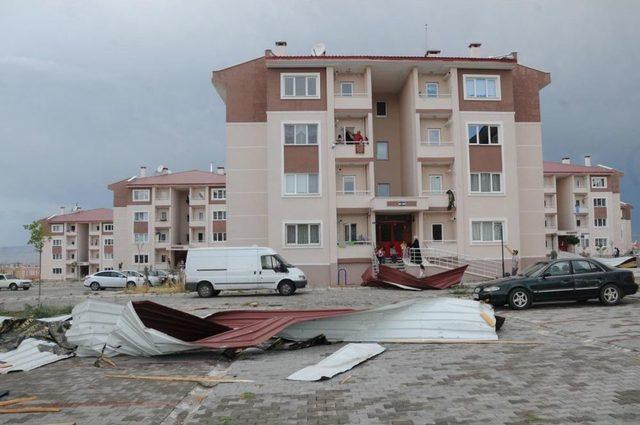 Kayseri'de Sağanak Ve Şiddetli Rüzgar