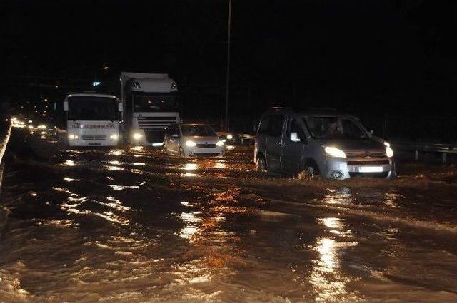 Trabzon’da Aşırı Yağış Su Baskınlarına Neden Oldu