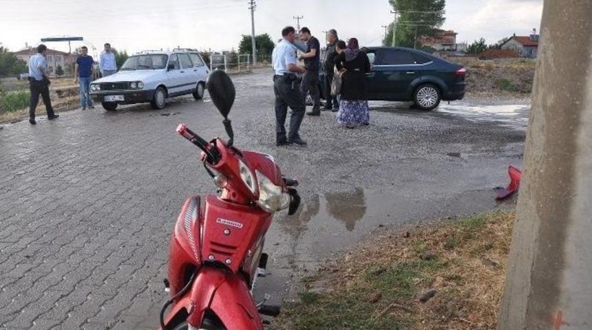 Sandıklı&rsquo;da Otomobil İle Motosiklet &Ccedil;arpıştı: 2 Yaralı