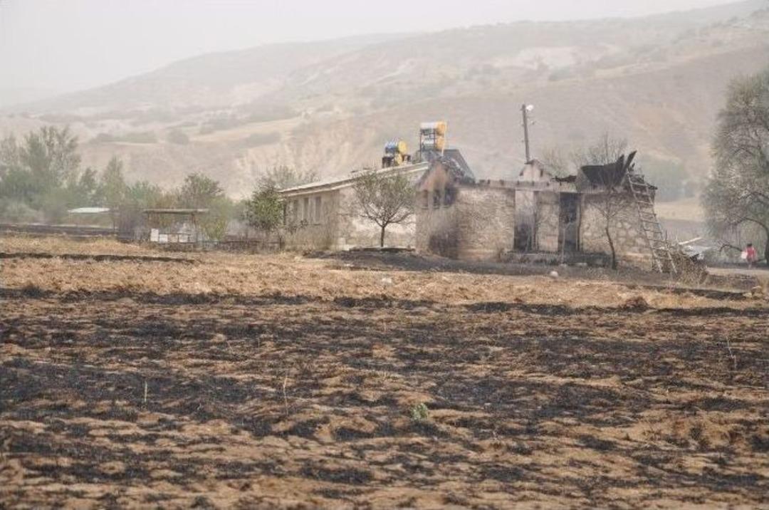 Tunceli&rsquo;de İki Ayrı Yerde &Ccedil;ıkan Yangın Paniğe Neden Oldu