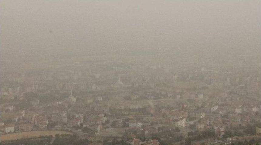 Elazığ&rsquo;ı Toz Bulutu Kapladı