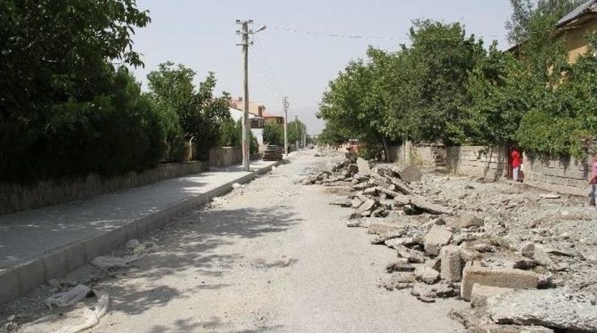 Kaldırım &Ccedil;alışmaları Hızla S&uuml;r&uuml;yor