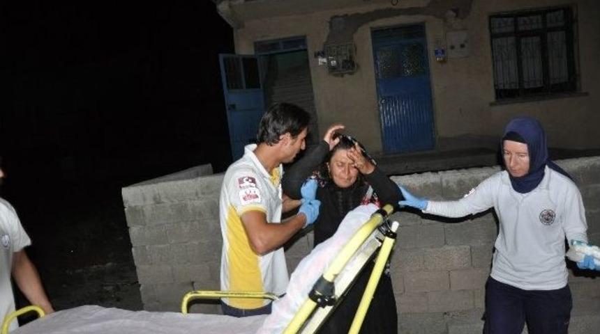 İntihara Kalkışan Kadın Kendisine Engel Olmak İsteyen Eşini Bı&ccedil;akladı