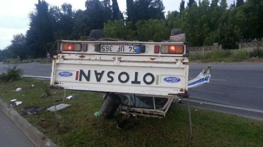 Direğe Çarpan Araç Takla Atarak Durabildi