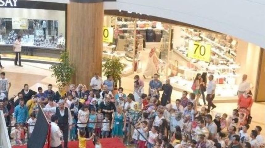 &Ccedil;ocuklar Tatilin Tadını Piazza&rsquo;da &Ccedil;ıkarıyor