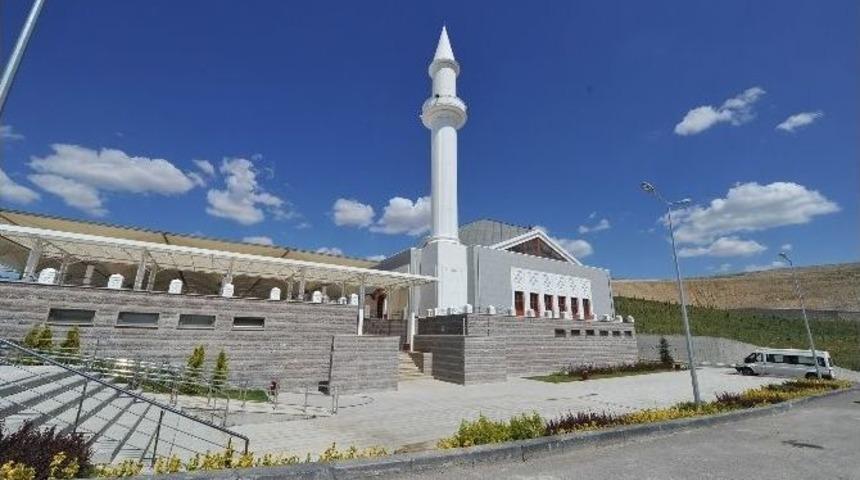 Ortak&ouml;y Mezarlığı Defin İ&ccedil;in Hazır