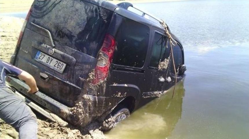 Akharım Barajına Düşen Otomobil Bir Ay Sonra Çıkarılabildi