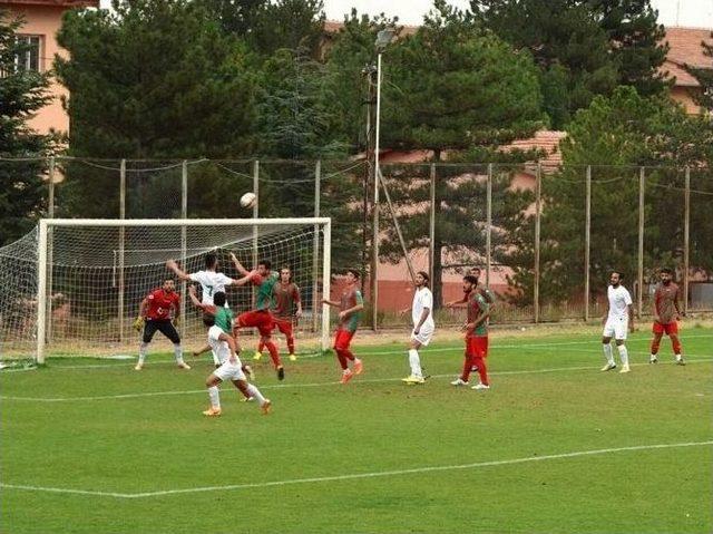 Kayseri Şekerspor Maçı Aşırı Rüzgar Ve Yağmur Nedeniyle Yarıda Kaldı