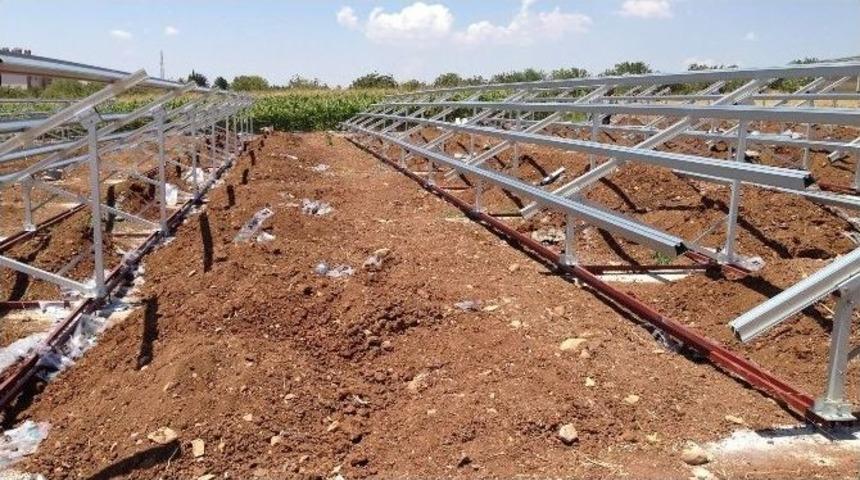 G&uuml;neş Panelinden Elektrik Enerjisi &Uuml;retiliyor