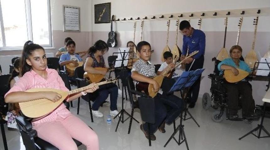 Bağlama Sevgisi Engel Tanımadı