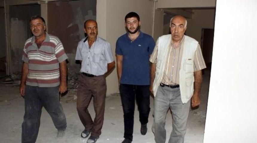 (&ouml;zel Haber) Emekli Maaşını İpotek Ettirerek Yaptırdığı Hastane &Ccedil;&uuml;r&uuml;meye Terk Edildi