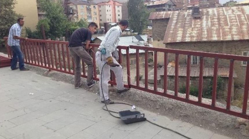 Tehlikeli Kaldırımlarına Korkuluk