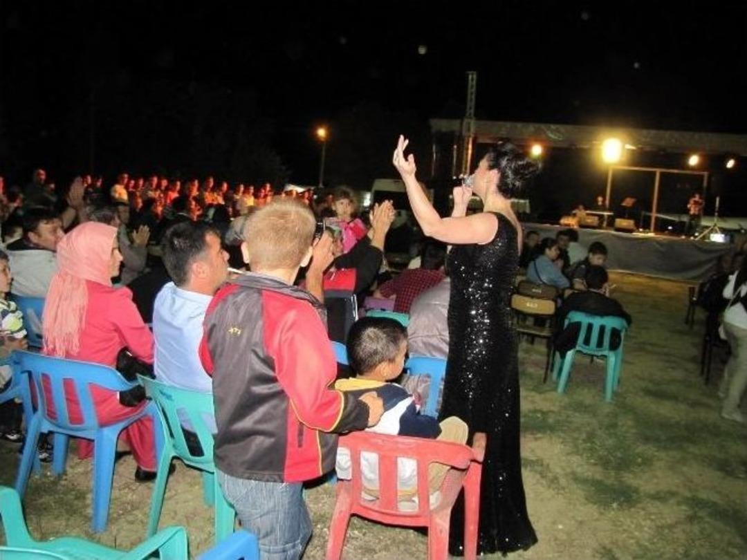 Festivalde T&uuml;rk Halk M&uuml;ziği Gecesi