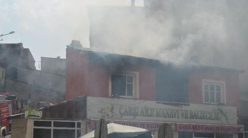 Erzurum&rsquo;da İki Katlı Binada Yangın &Ccedil;ıktı