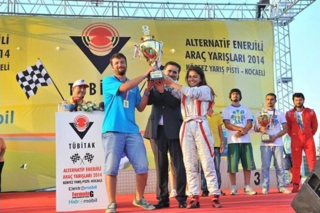 Alternatif Enerjili Ara&ccedil; Yarışlarında İstanbul &Uuml;niversitesi&rsquo;nden &Ccedil;ifte Zafer