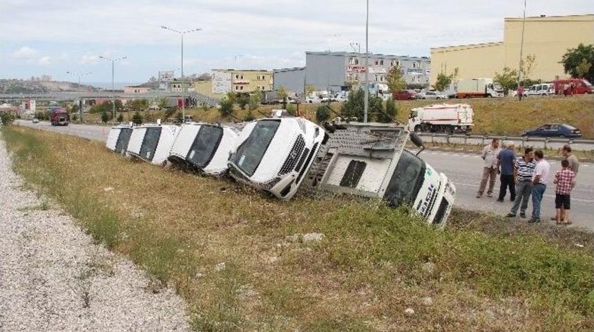 Otomobil Y&uuml;kl&uuml; Treyler Devrildi