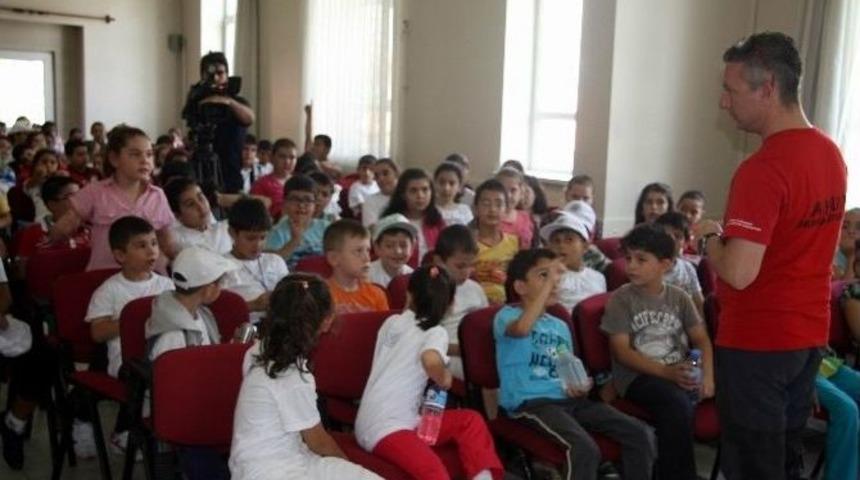 Akut&rsquo;tan &Ccedil;ocuklara Deprem Eğitimi