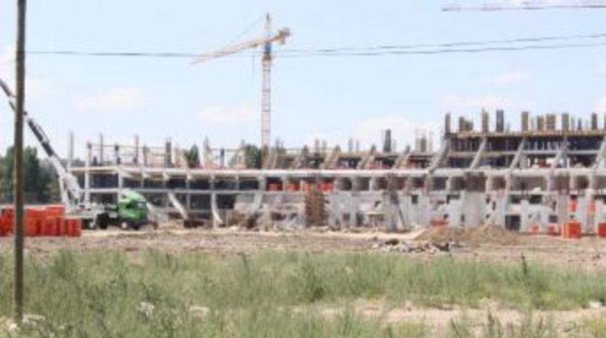 Kafasına İnşaat Demiri D&uuml;şen İş&ccedil;i Yaralandı