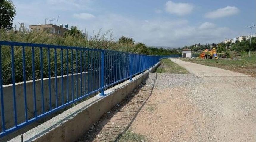 B&uuml;y&uuml;kşehir Belediyesi &Ccedil;ocukların G&uuml;venliği İ&ccedil;in Korkuluk Yaptı