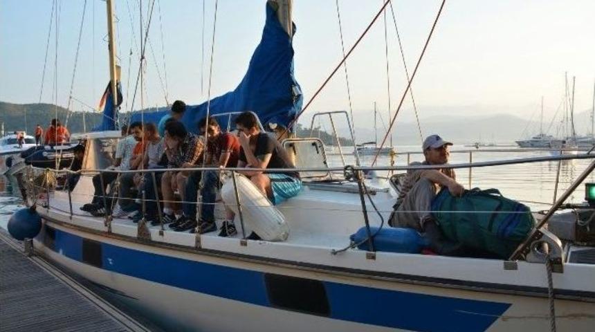 Sahil G&uuml;venlik 56 Ka&ccedil;ak G&ouml;&ccedil;meni Daha Kurtardı