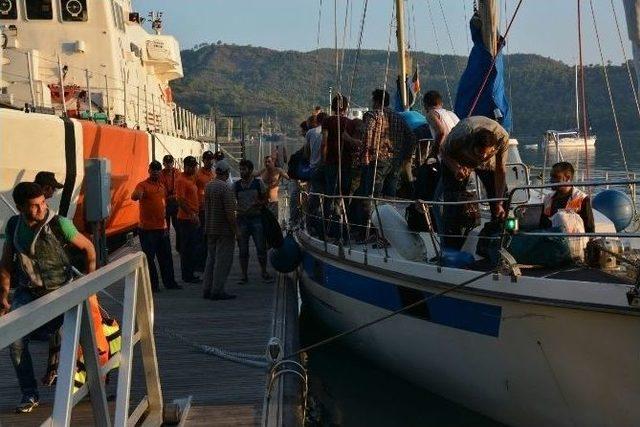 Sahil Güvenlik 56 Kaçak Göçmeni Daha Kurtardı