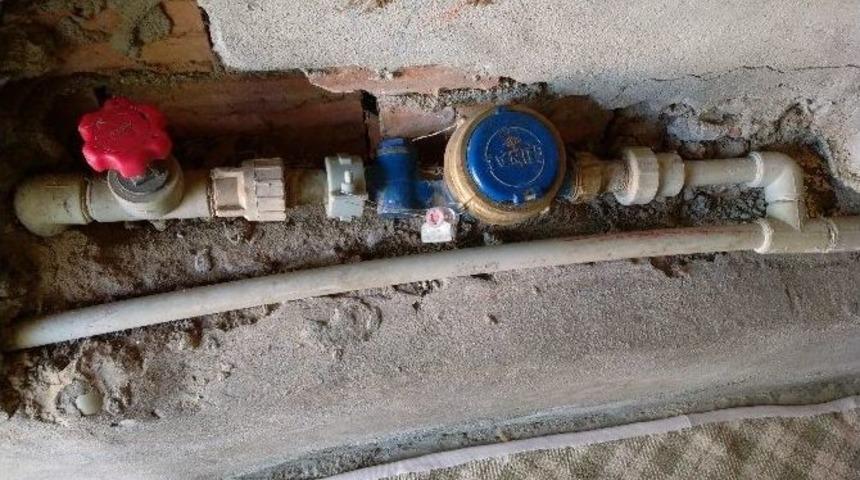 Belediye Ekiplerinden Ka&ccedil;ak Su İle M&uuml;cadele