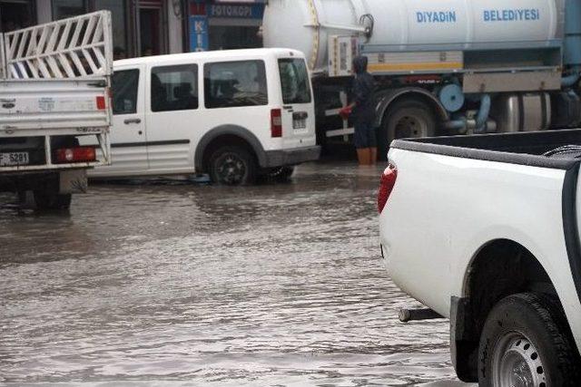 Diyadin’de Sağanak Yağış