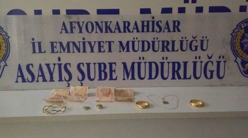 Eve Giren Hırsızlar Polis Tarafından Su&ccedil;&uuml;st&uuml; Yakalandı