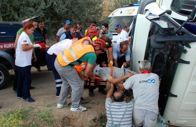 Beton Mikseri Sulama Kanalına Devrildi