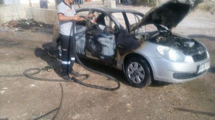 Park Halinde Ki Otomobil Yandı